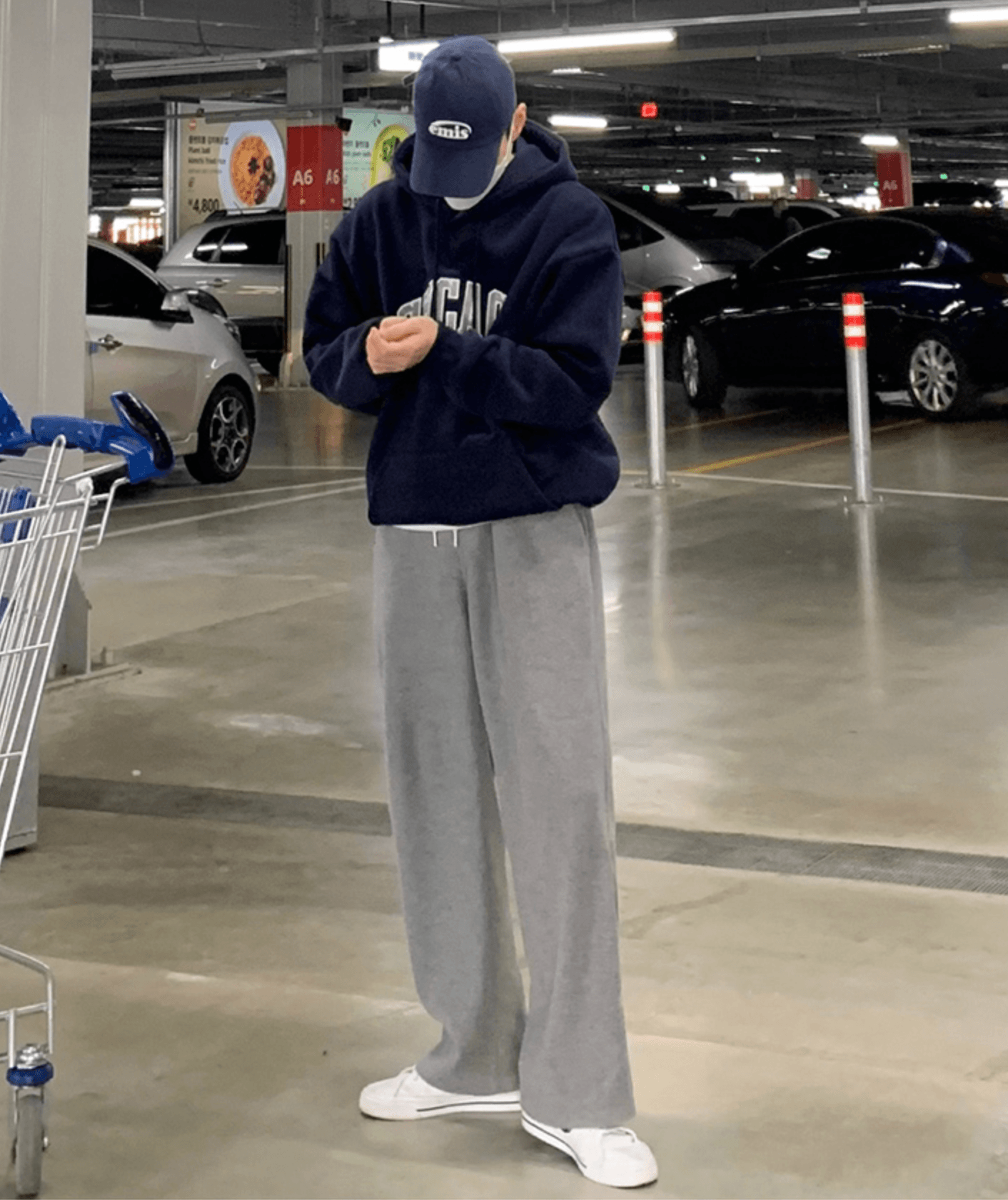 CHICAGO logo hooded sweater　