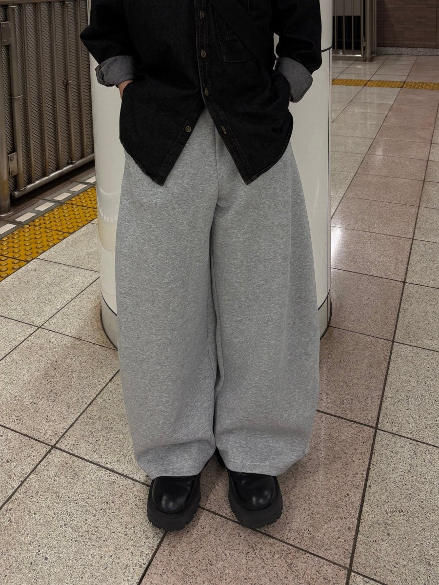 ヘザーグレー・ワイドバルーンスウェットパンツ EN011