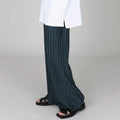 Pleated straight pants