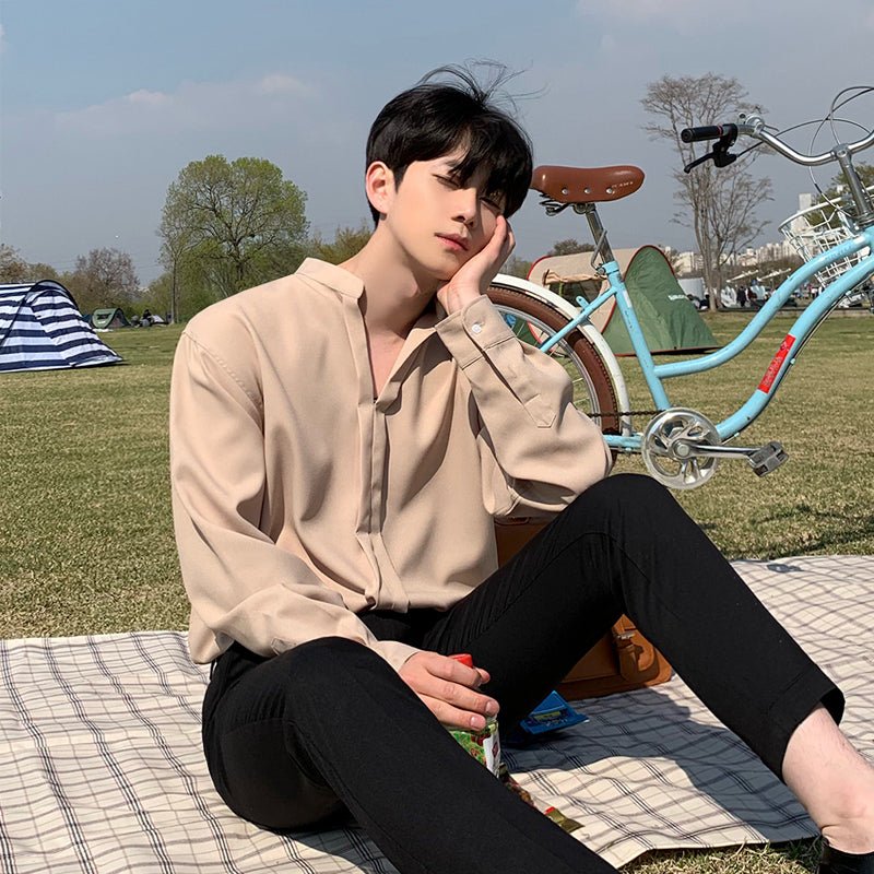 V -neck long -sleeved shirt