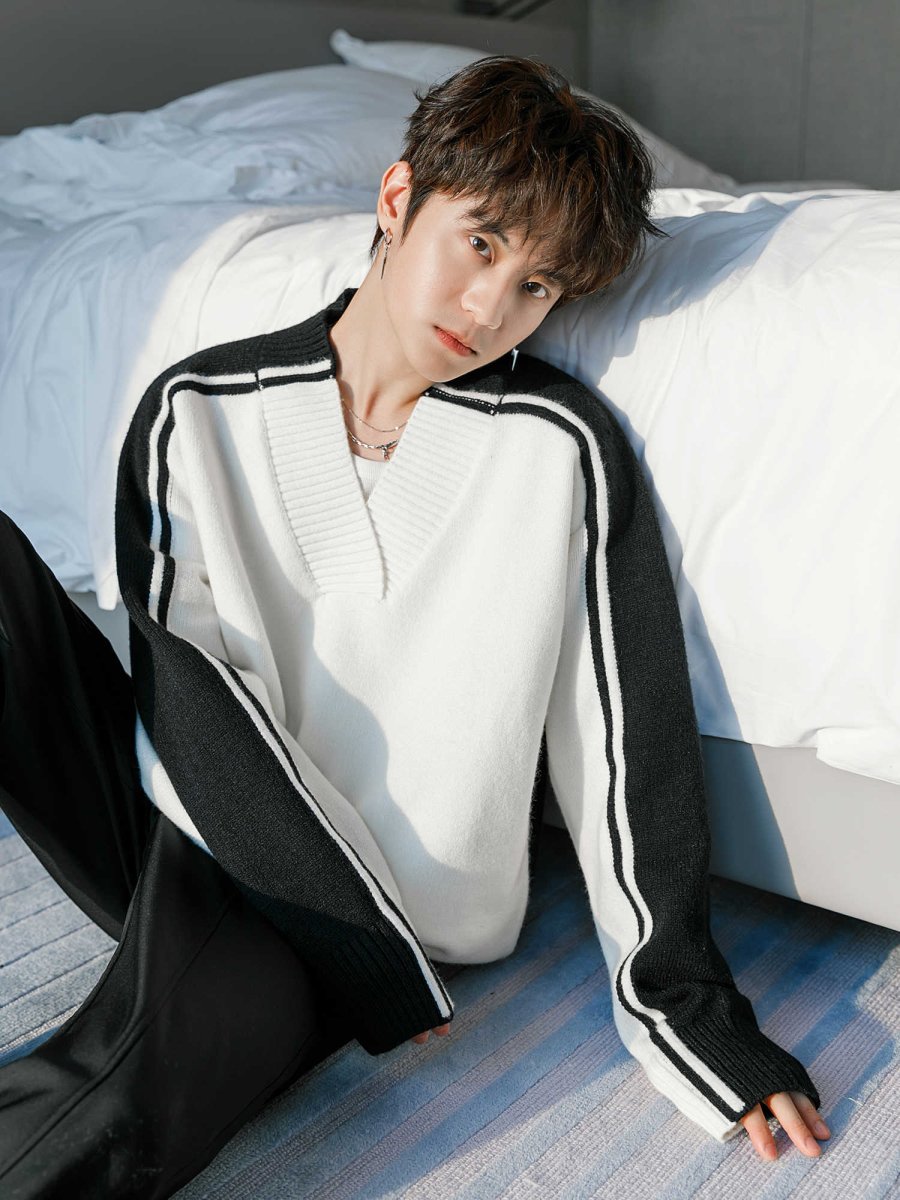 V neck sporty knit